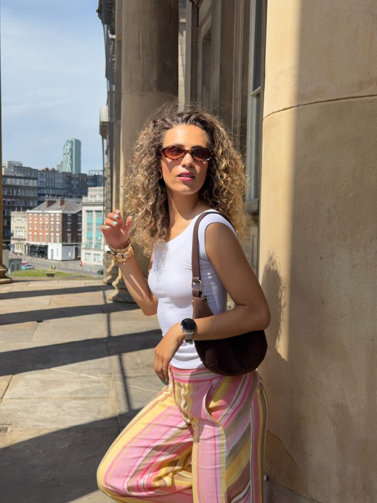 Pastel Striped Trousers and a White Fitted Top: A Summer Outfit That Feels Instantly Cheerful